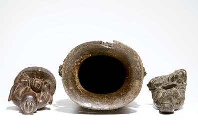 Un grand vase sur socle en bronze, un mod&egrave;le d'une Guanyin assise et une figure en bois dor&eacute;, Chine, Dynastie Ming