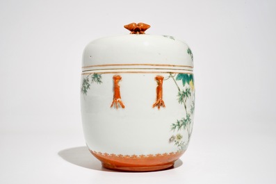 Een grote Chinese cylindrische dekseldoos, Qianlong merk, 19/20e eeuw