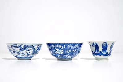 Three Chinese blue and white bowls with dragons and figures, 19th C.