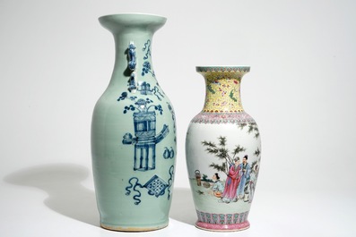 Een fijne Chinese famille rose vaas met figuren en een celadon fond vaas, 19/20e eeuw