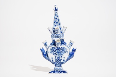 A Dutch Delft blue and white heart-shaped pyramidal tulip vase, 2nd half 17th C.