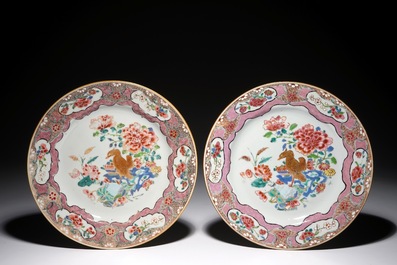 Een Chinese famille rose schotel en twee borden met decor van mandarijn eenden, Qianlong