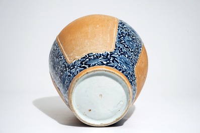 A Japanese Arita blue and white vase with biscuit panels, 17/18th C.