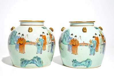 A pair of fine Chinese famille rose jars and covers with a fine design around, 19th C.