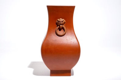 A Chinese Yixing stoneware fanghu vase with incised design, 19/20th C.