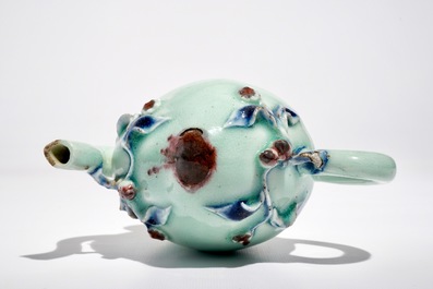 A Chinese red and blue on celadon-ground peach-shaped cadogan teapot, 18/19th C.