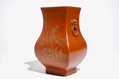 A Chinese Yixing stoneware fanghu vase with incised design, 19/20th C.