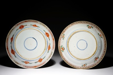 Deux assiettes en porcelaine de Chine famille verte, Kangxi