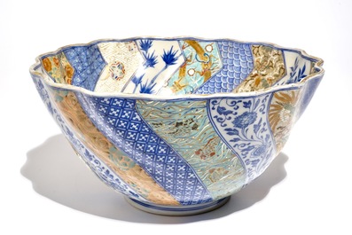 A large polychrome Japanese Imari bowl, 19th C.