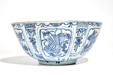 A large Chinese blue and white kraak porcelain bowl with floral design, Wanli