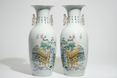 A pair of tall Chinese famille rose vases with figures and antiquities, 19/20th C.