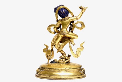 Een Tibetaanse vergulde bronzen figuur van Simhavaktra, 18e eeuw