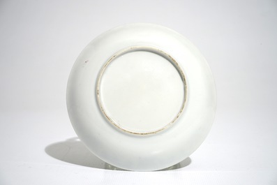 Deux tasses et une soucoupe en porcelaine de Chine grisaille &agrave; d&eacute;cor mythologique de V&eacute;nus et Cupidon, Qianlong