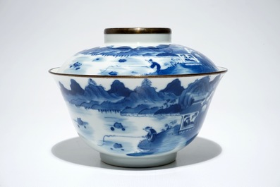 Un bol couvert en porcelaine de Chine &quot;Bleu de Hue&quot; pour le march&eacute; vietnamien, marque et &eacute;poque de Xianfeng