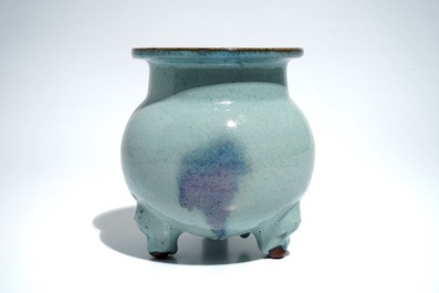 A small Chinese junyao-glazed tripod censer, 19th C.