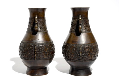 A pair of Chinese bronze hu vases in archaic style, 19th C.