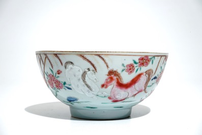 Un bol et une assiette en porcelaine de Chine famille rose &agrave; d&eacute;cor de chevaux, Yongzheng