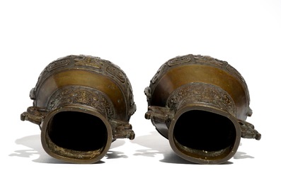 A pair of Chinese bronze hu vases in archaic style, 19th C.