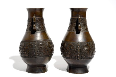 A pair of Chinese bronze hu vases in archaic style, 19th C.