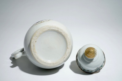 Une aigui&egrave;re couverte en porcelaine de Chine grisaille, Qianlong