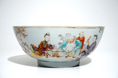 A Chinese famille rose mandarin bowl with figural design, Qianlong