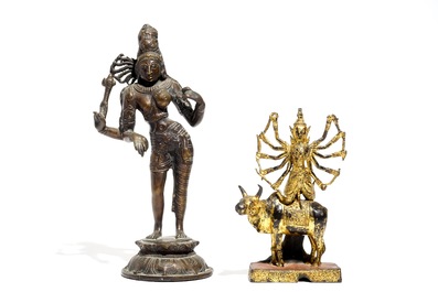 Un mod&egrave;le de Shiva en bronze et un de Shiva sur Nandi en bronze dor&eacute;, Inde, 19&egrave;me