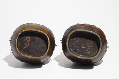 A pair of Chinese bronze hu vases in archaic style, 19th C.