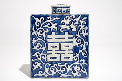 A Chinese blue and white tea caddy and cover with applied design, 19th C.