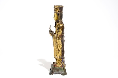 Een Chinese deels vergulde en polychrome bronzen figuur van Wenchang Dijun, Ming