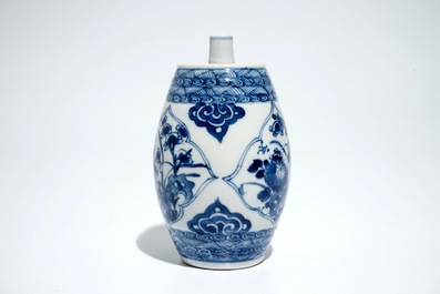 A Chinese blue and white barrel-shaped flask with floral design, Kangxi