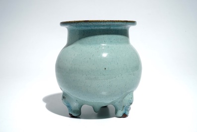 A small Chinese junyao-glazed tripod censer, 19th C.