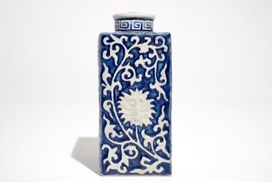 A Chinese blue and white tea caddy and cover with applied design, 19th C.