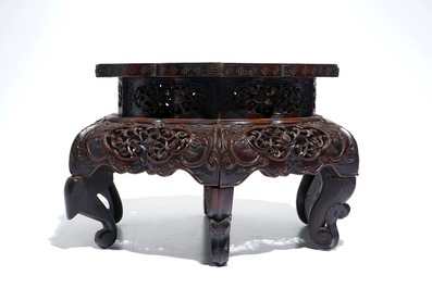 A Chinese carved wood stand with silver wire inlay, 19/20th C.