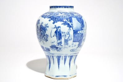 Een Chinese blauwwitte balustervaas met figuratief decor, Transitie periode