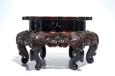 A Chinese carved wood stand with silver wire inlay, 19/20th C.