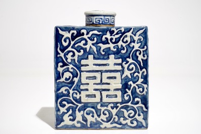 A Chinese blue and white tea caddy and cover with applied design, 19th C.