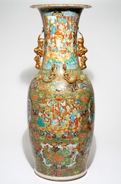 Un tr&egrave;s grand vase en porcelaine de Chine famille rose de Canton, 19&egrave;me