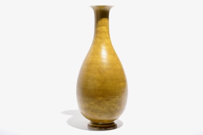 A Chinese teadust-glazed yuhuchunping vase, Kangxi