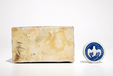 A Chinese blue and white tea caddy and cover with applied design, 19th C.