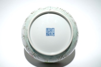 Un bol en porcelaine de Chine famille rose, marque de Daoguang, 19/20&egrave;me