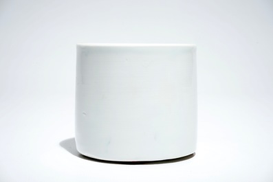 A Chinese blanc de Chine brush pot, 18/19th C.