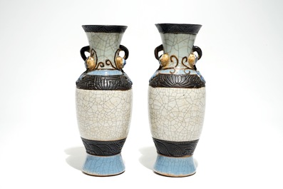 Une paire de vases en porcelaine de dit &quot;de Nankin&quot;, 19&egrave;me