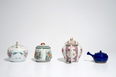 Vier diverse Chinese famille rose, verte en monochrome theepotten, 18e en 20e eeuw