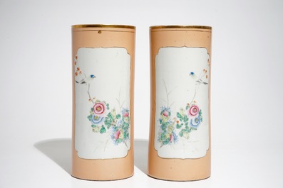 A pair of Chinese famille rose salmon pink-ground hat stands and a blue and white charger, 19/20th C.