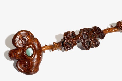 A large Chinese root wood ruyi scepter, 19/20th C.