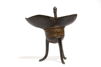 A Chinese bronze ritual jue wine cup, 18/19th C.