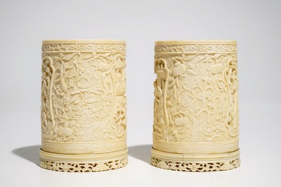 Une paire de porte-pinceaux en ivoire sculpt&eacute;, Chine, 19&egrave;me