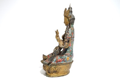 Een groot Chinees model van de Groene Tara in brons en cloisonn&eacute;, 19e eeuw
