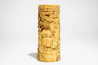 A Chinese ivory brushpot with figural design, 19th C.