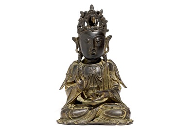Un mod&egrave;le de Guanyin assis en bronze, Chine, Ming